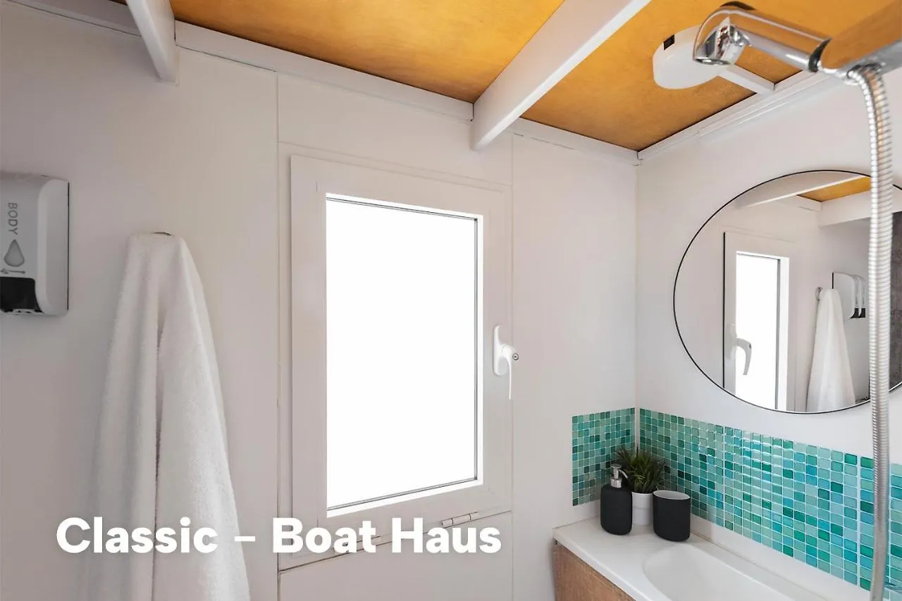 Boat Haus - Mediterranean Experience  La Línea de la Concepción 3*,  Spanien