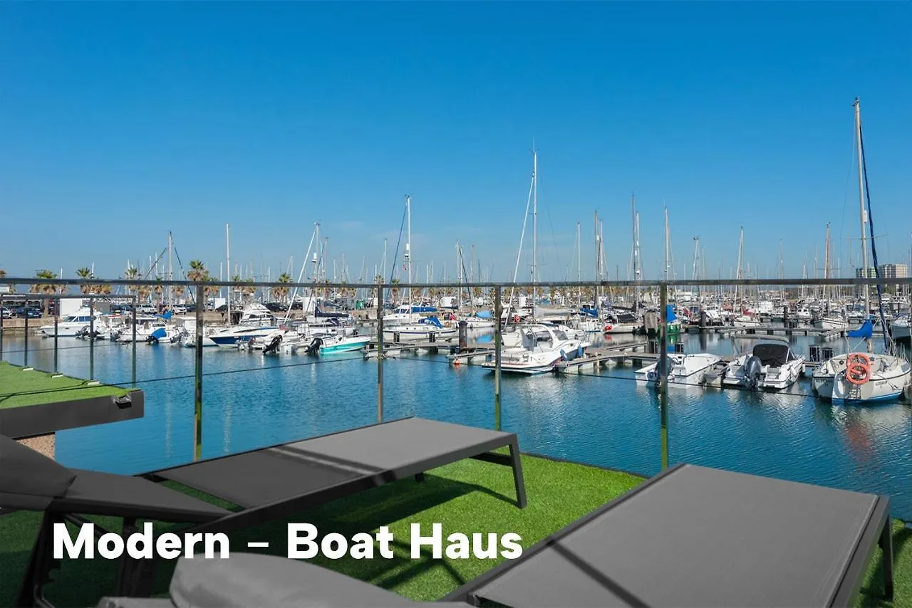 Boat Haus - Casas Flotantes Frente A Gibraltar Hotel La Linea de la Concepcion 3*,