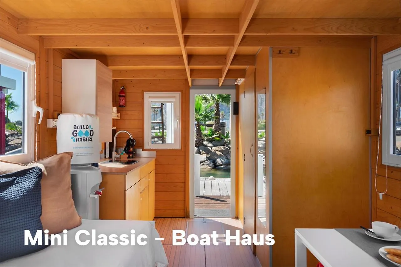 Boat Haus - Mediterranean Experience  La Línea de la Concepción Botel