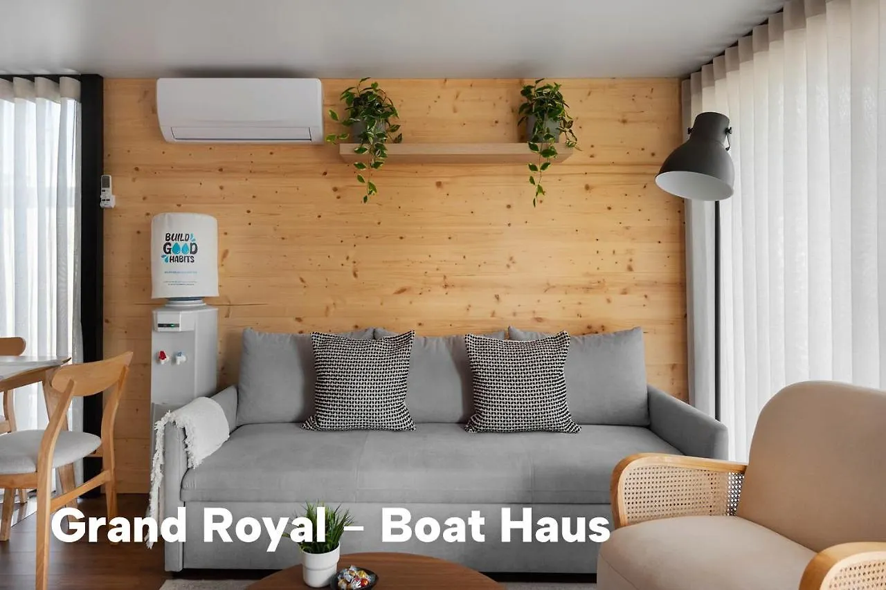 Boat Haus - Mediterranean Experience  La Línea de la Concepción Botel