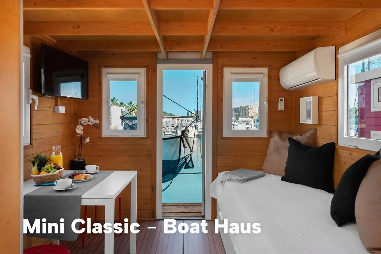 Botel Boat Haus - Mediterranean Experience  La Línea de la Concepción