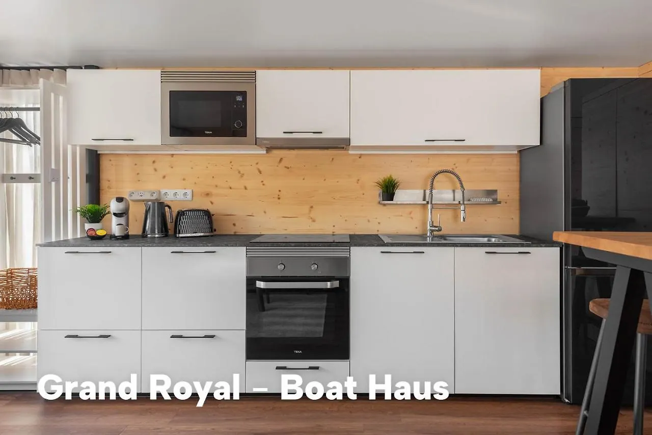 Boat Haus - Mediterranean Experience  La Línea de la Concepción 3*,  Spanien