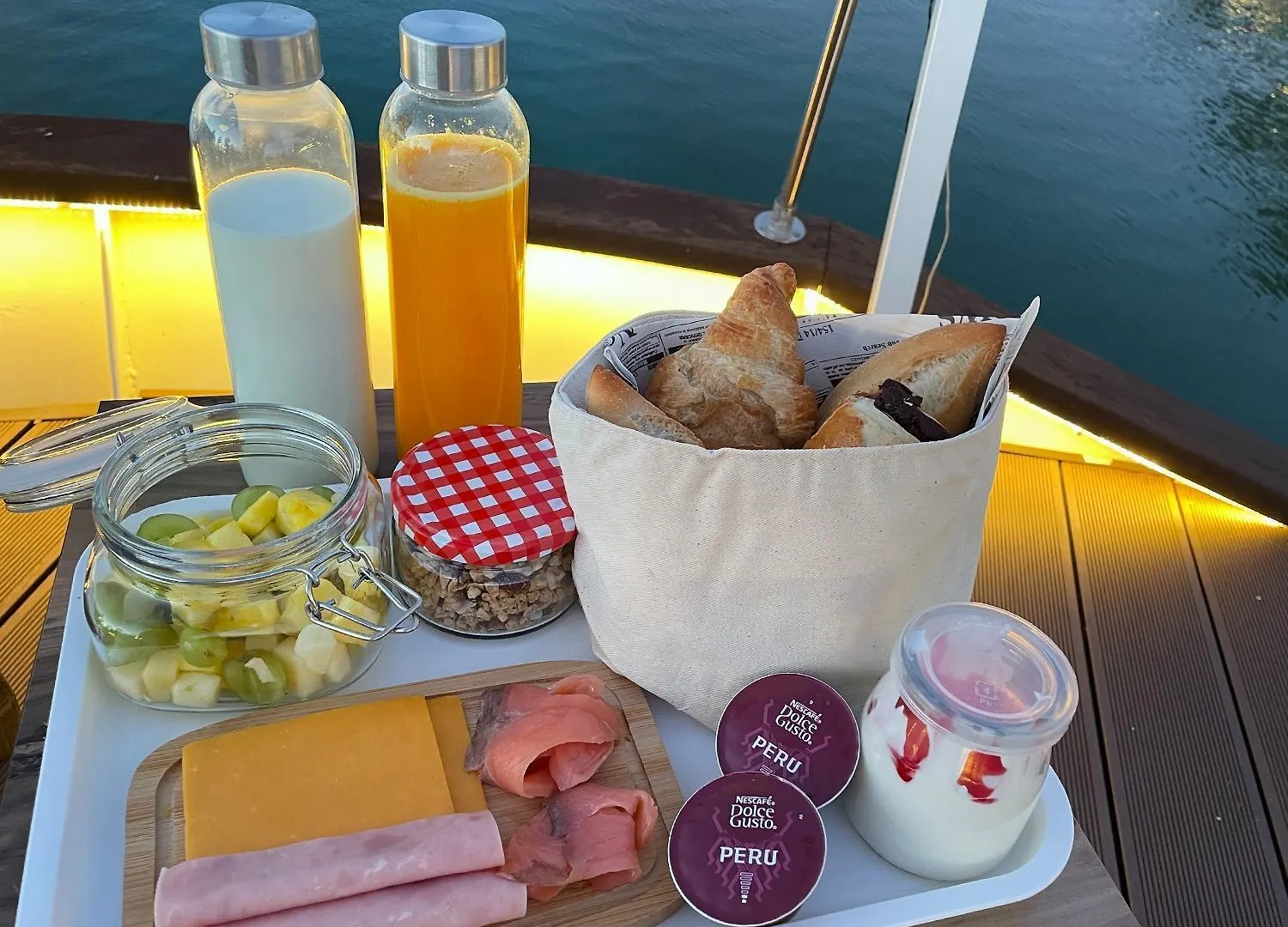Botel Boat Haus - Mediterranean Experience  La Línea de la Concepción
