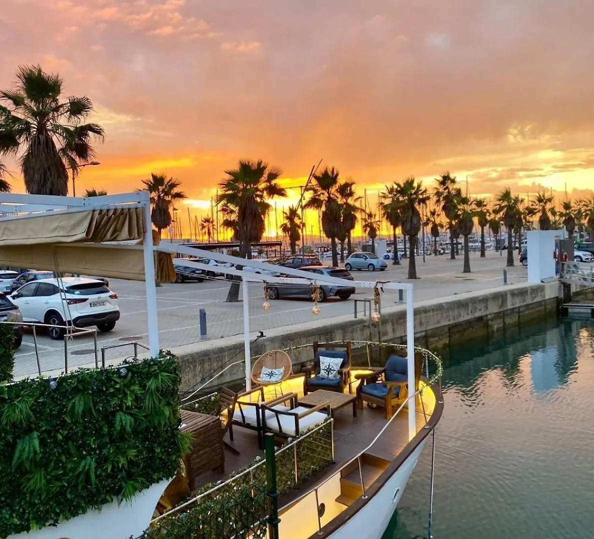 Boat Haus - Casas Flotantes Frente A Gibraltar Otel La Línea de la Concepción 3*,  İspanya
