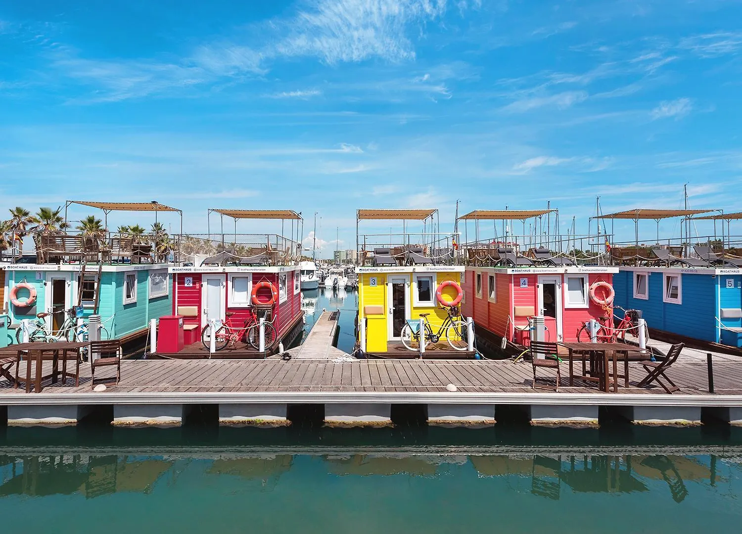 Boat Haus - Casas Flotantes Frente A Gibraltar Otel La Línea de la Concepción 3*,