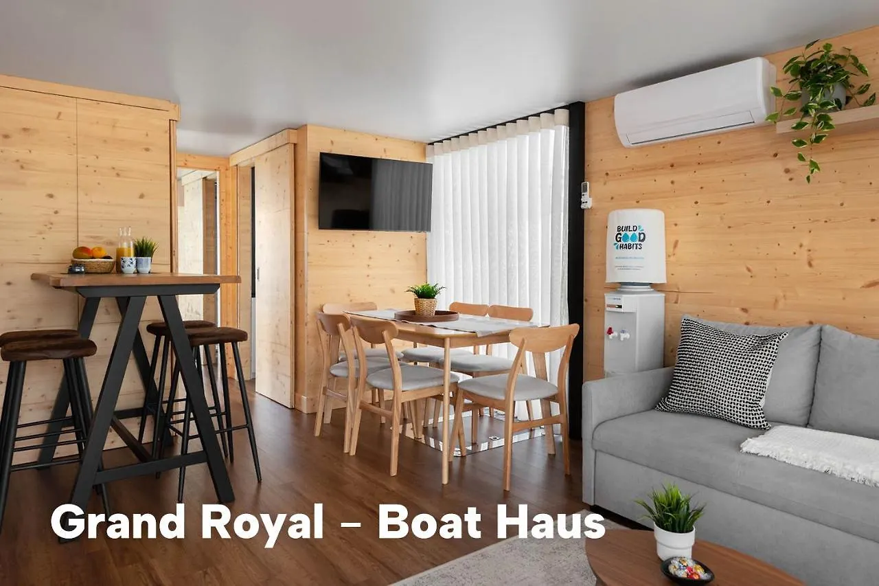 Botel Hotel Boat Haus - Casas Flotantes Frente A Gibraltar La Línea de la Concepción