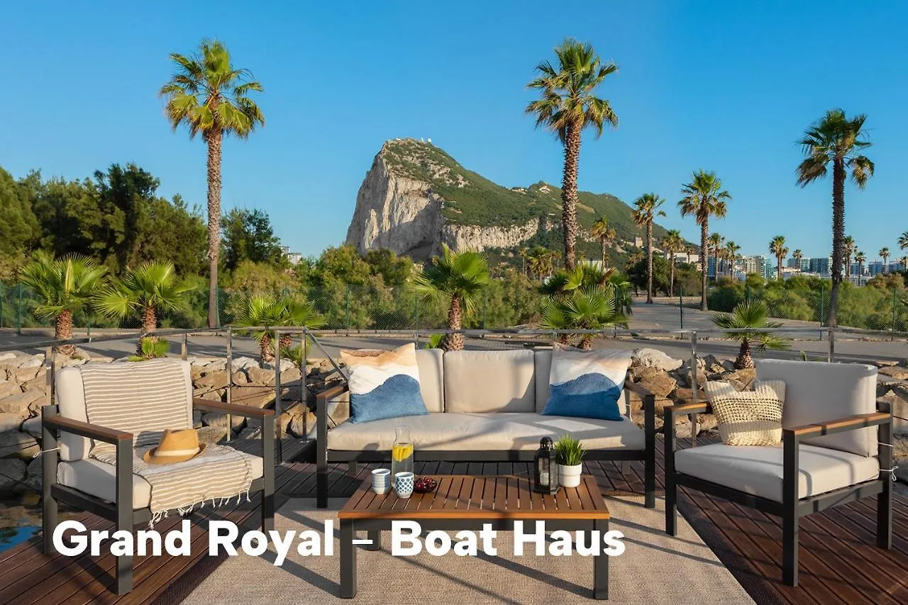 Botel Hotel Boat Haus - Casas Flotantes Frente A Gibraltar La Línea de la Concepción