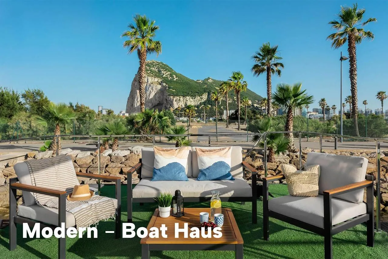Hotel Boat Haus - Casas Flotantes Frente A Gibraltar La Línea de la Concepción